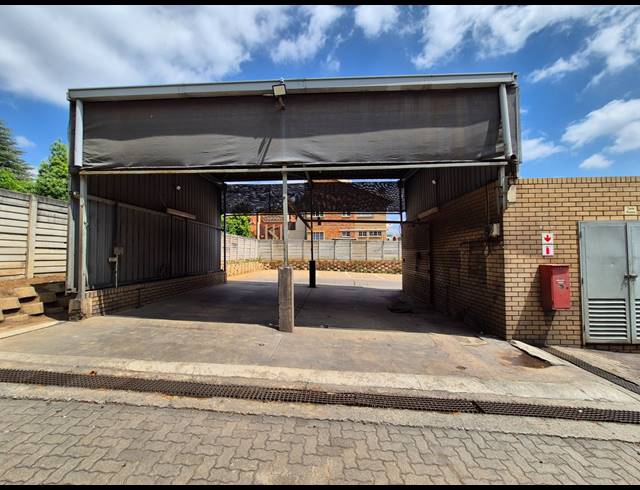 2,226M² SHOWROOM TO LET IN BRUMA